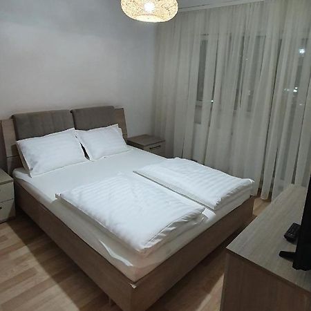 Rebecca Sweet Apartment Oradea Dış mekan fotoğraf