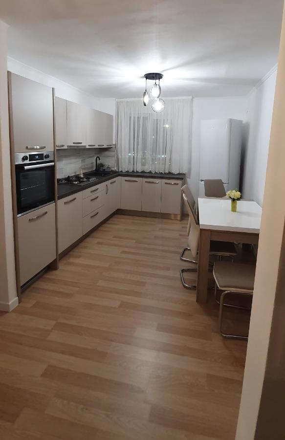 Rebecca Sweet Apartment Oradea Dış mekan fotoğraf