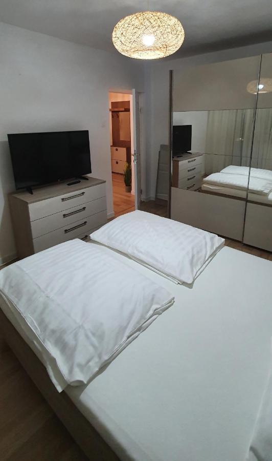 Rebecca Sweet Apartment Oradea Dış mekan fotoğraf